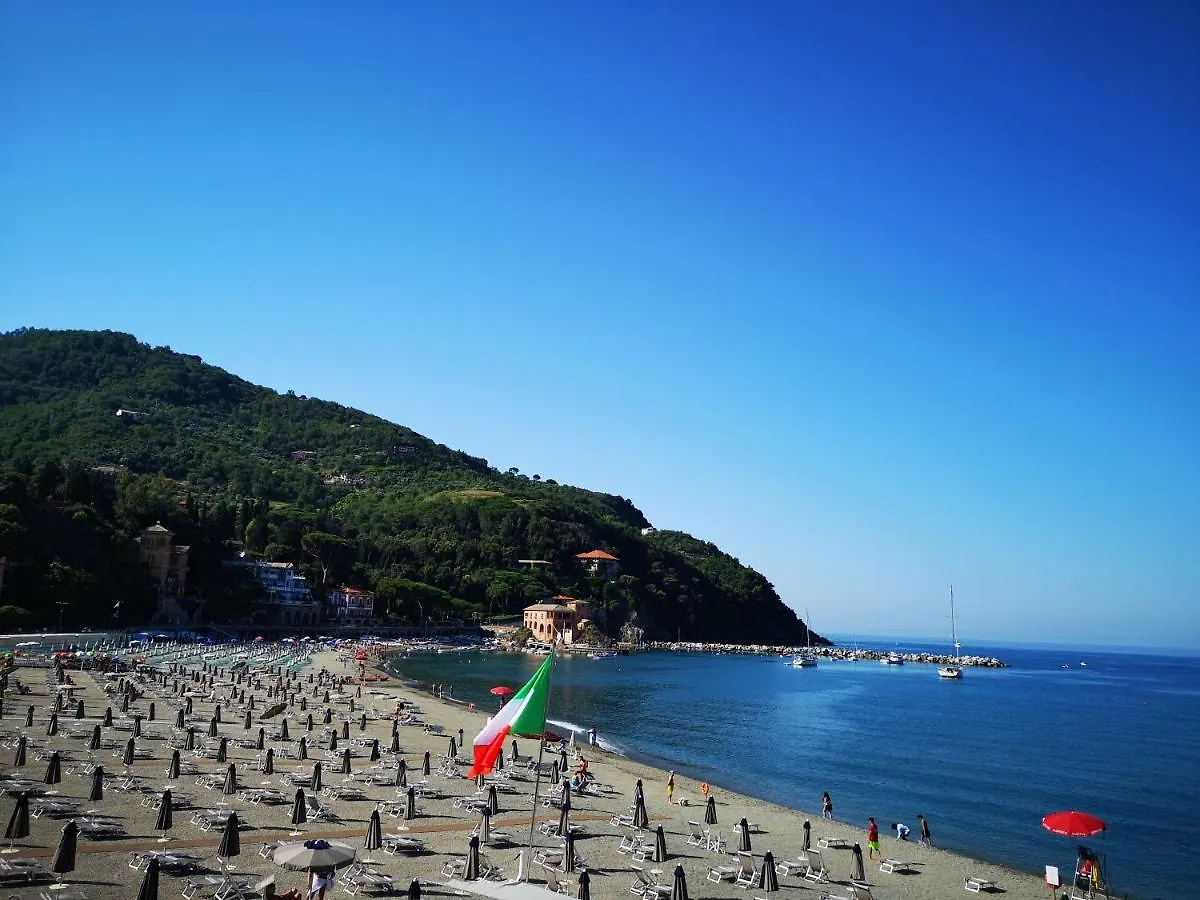 Elegant And Sea View Excelsior Apartment Levanto
