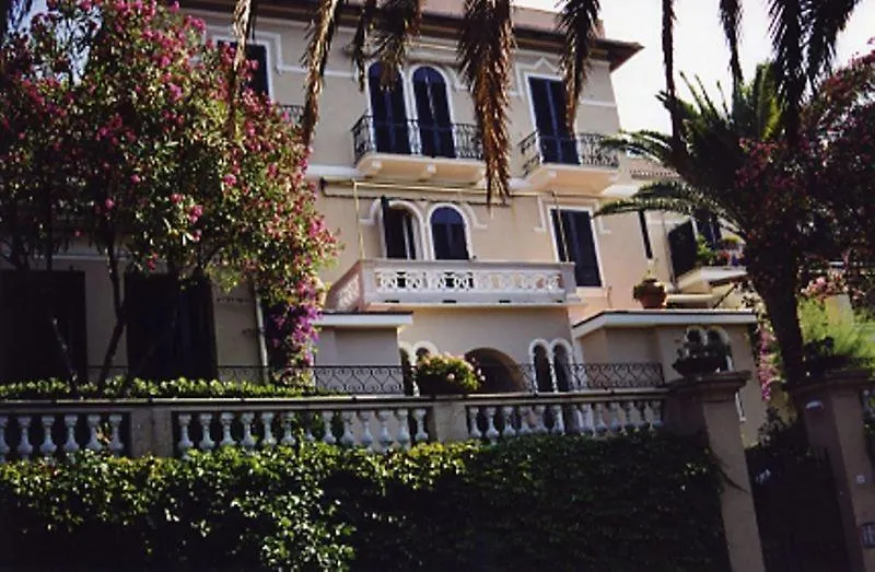 Elegant And Sea View Excelsior Apartment Levanto