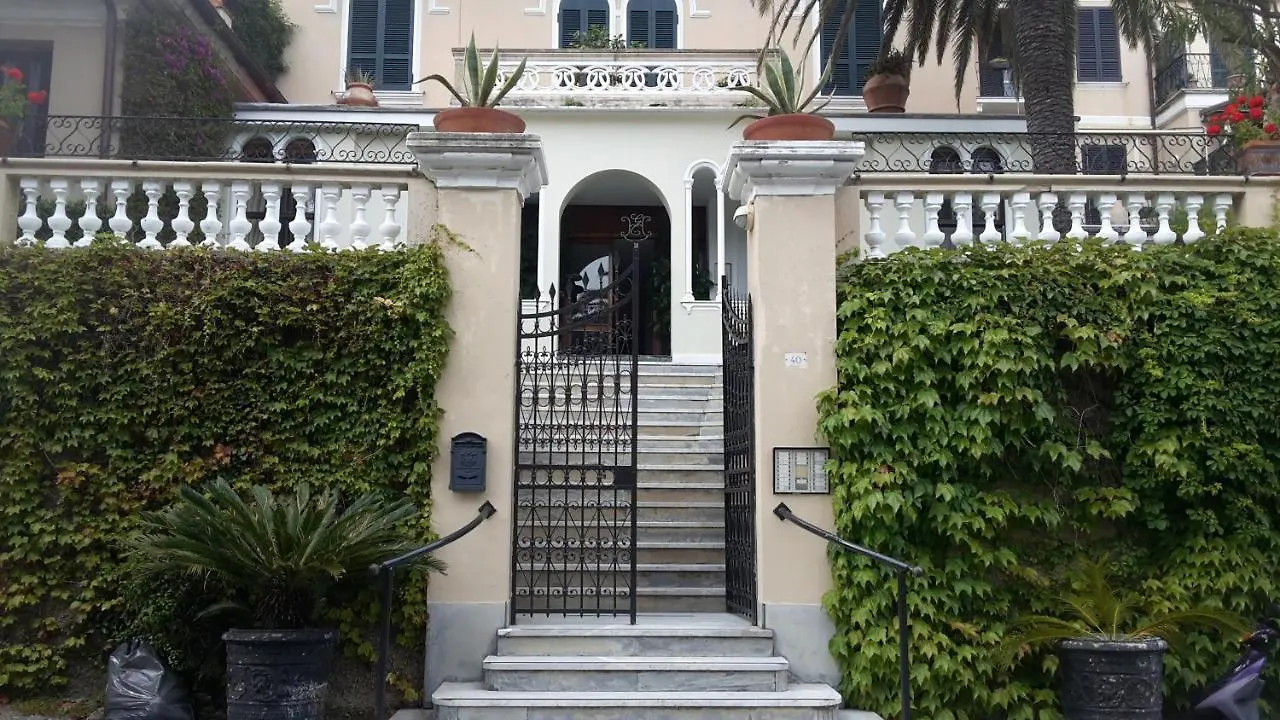 Elegant And Sea View Excelsior Apartment Levanto 0*,  Italy